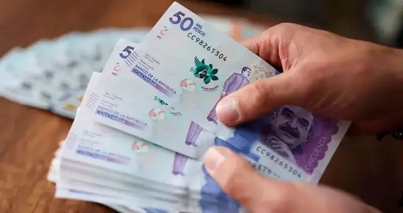 Billetes de cincuenta mil pesos colombianos